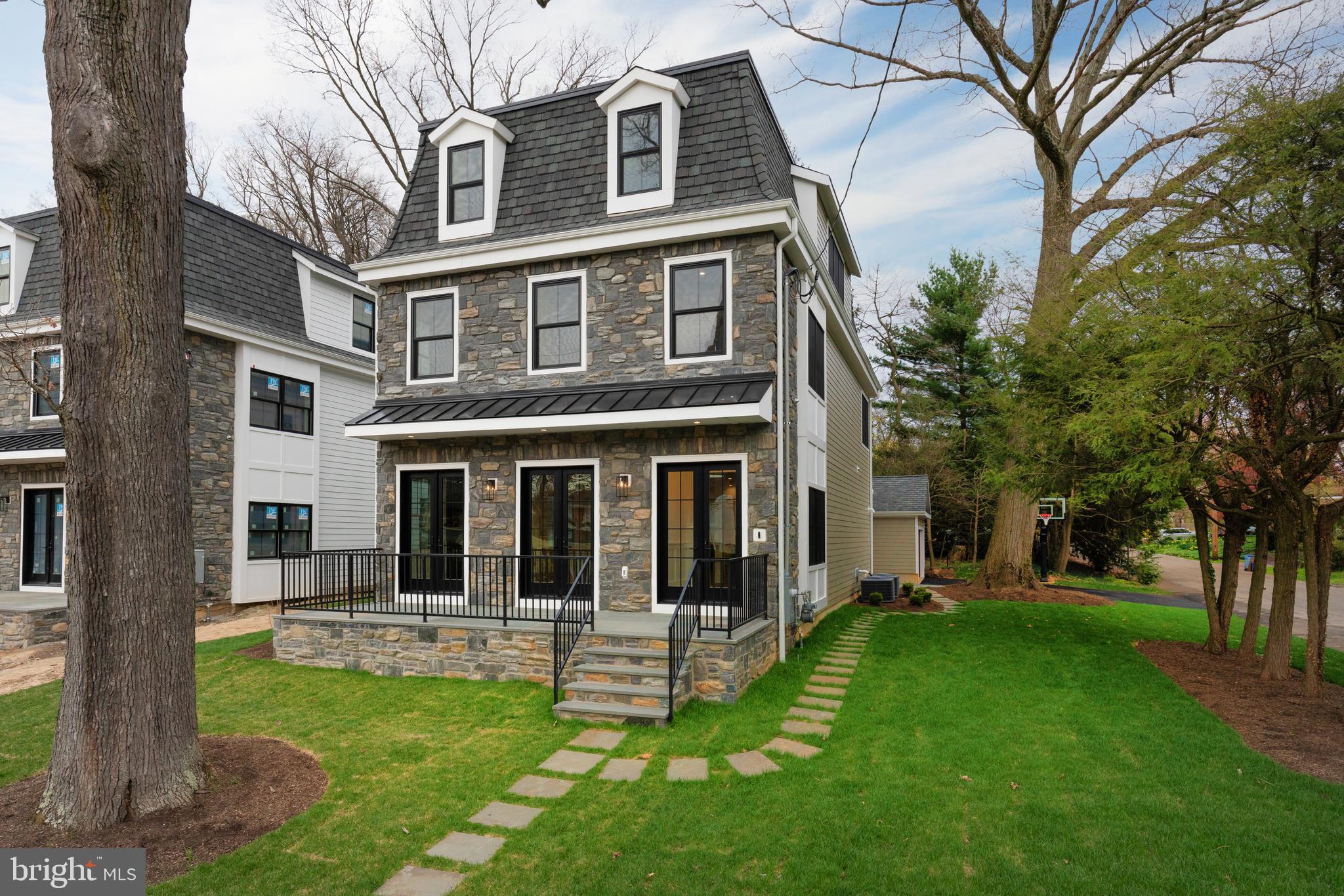 CHESTNUT HILL - Residential