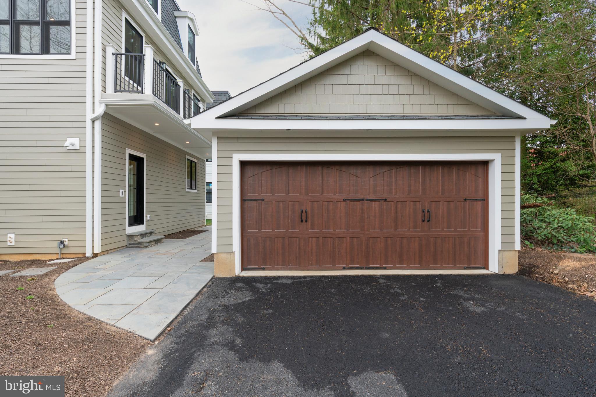 CHESTNUT HILL - Residential