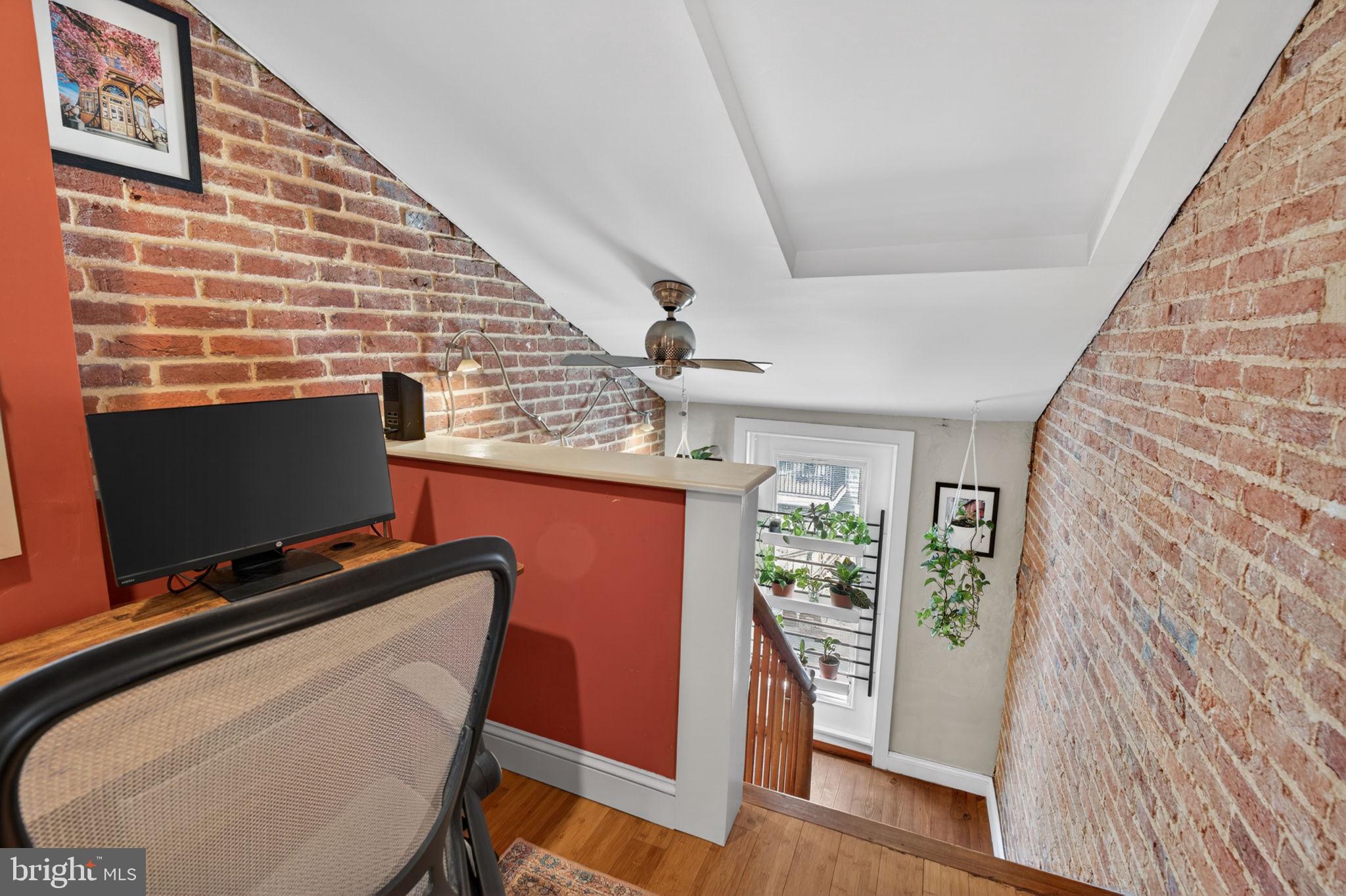 WASHINGTON HILL - Residential