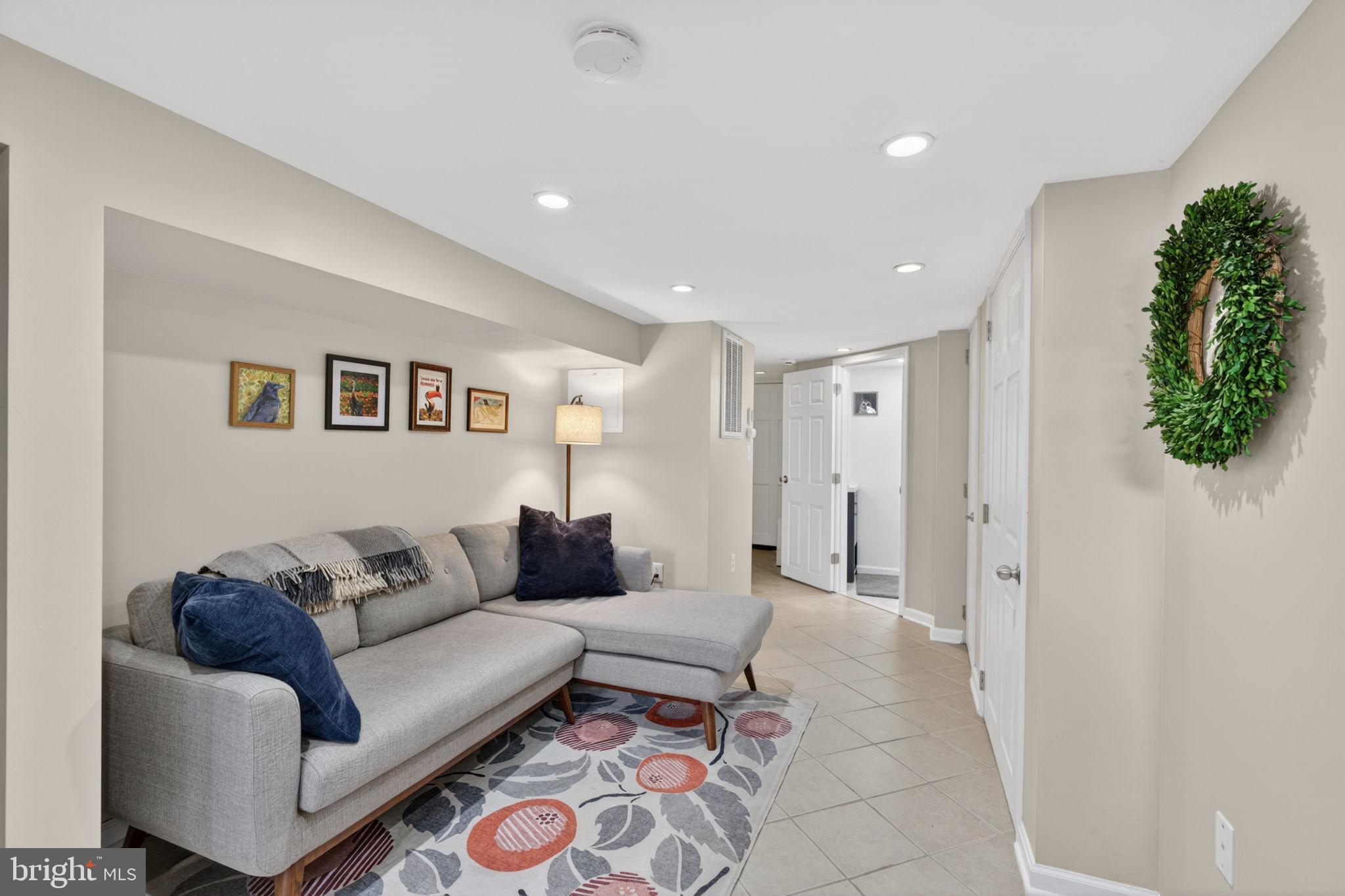 WASHINGTON HILL - Residential