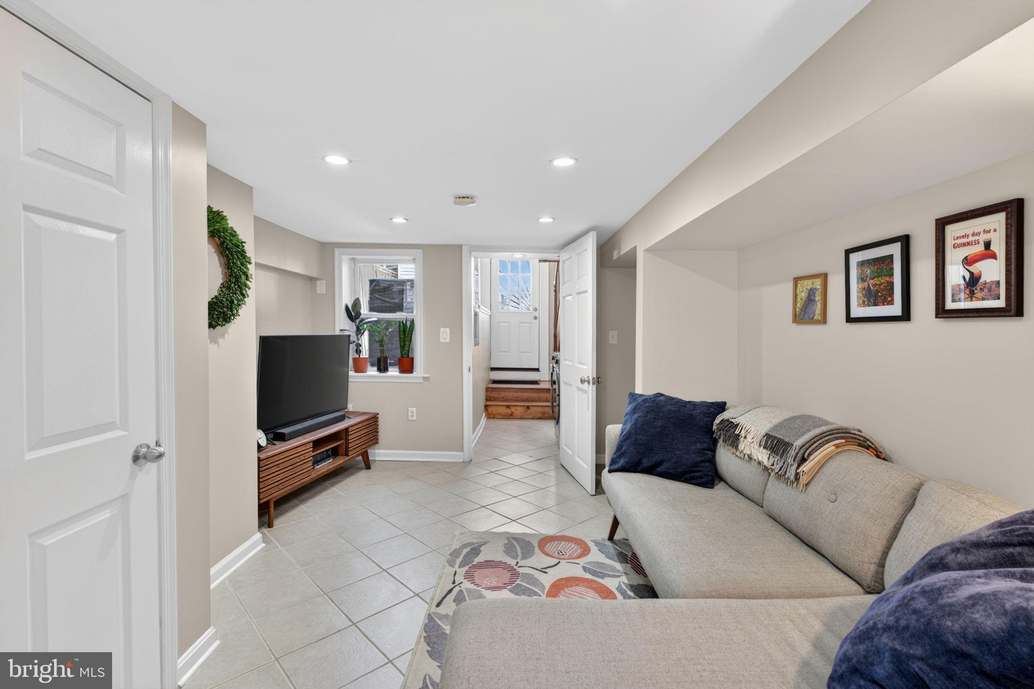 WASHINGTON HILL - Residential
