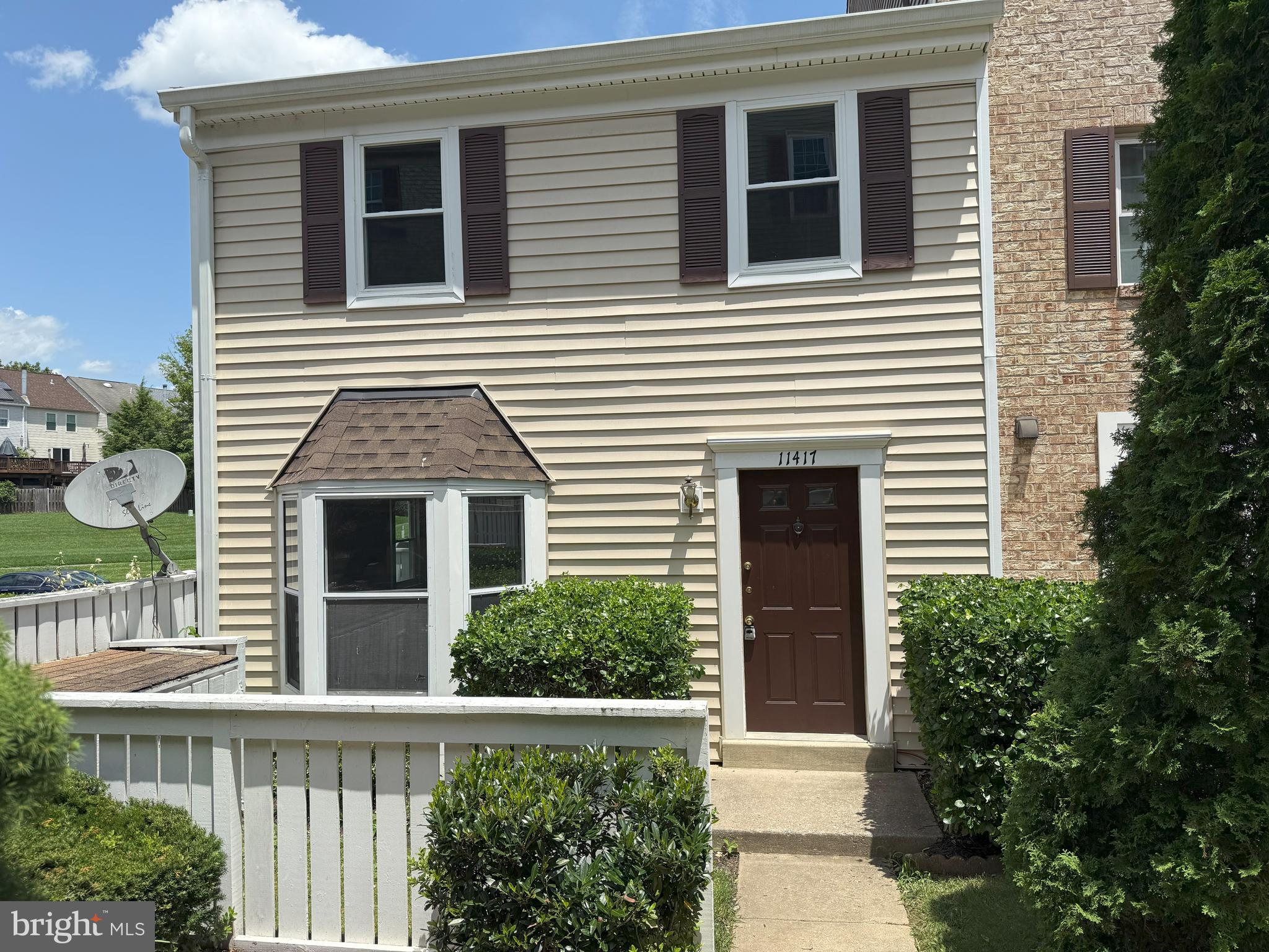 Location….Come and see this beautiful end unit 2 level townhouse in the heart of Germantown.
This home has been upgraded with a new stove, refrigerator, dishwasher, microwave and cabinets, new floors and carpet and lots more. Also, within walking distance to restaurants and shops. It’s minutes from I-270 and about 45 minutes to downtown D.C..