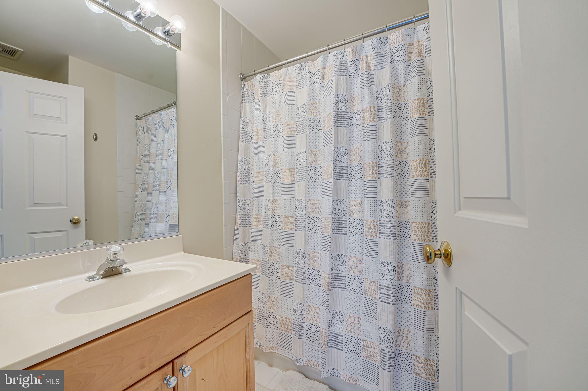 OCCOQUAN POINTE CONDO - Residential