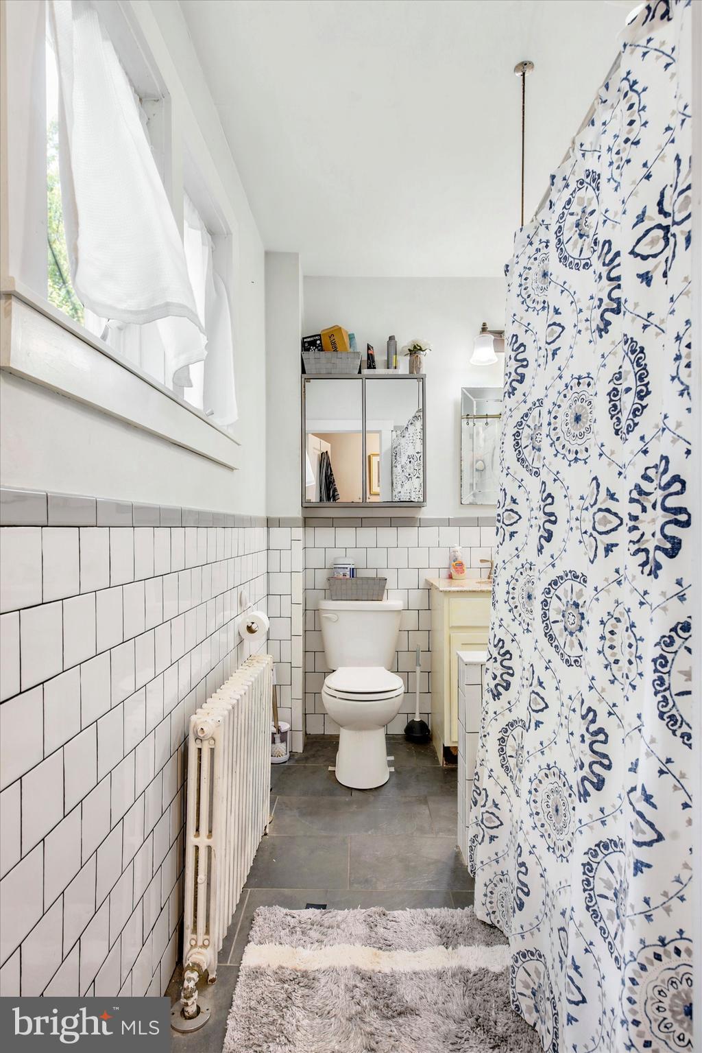 LARCHMONT SQ - Residential