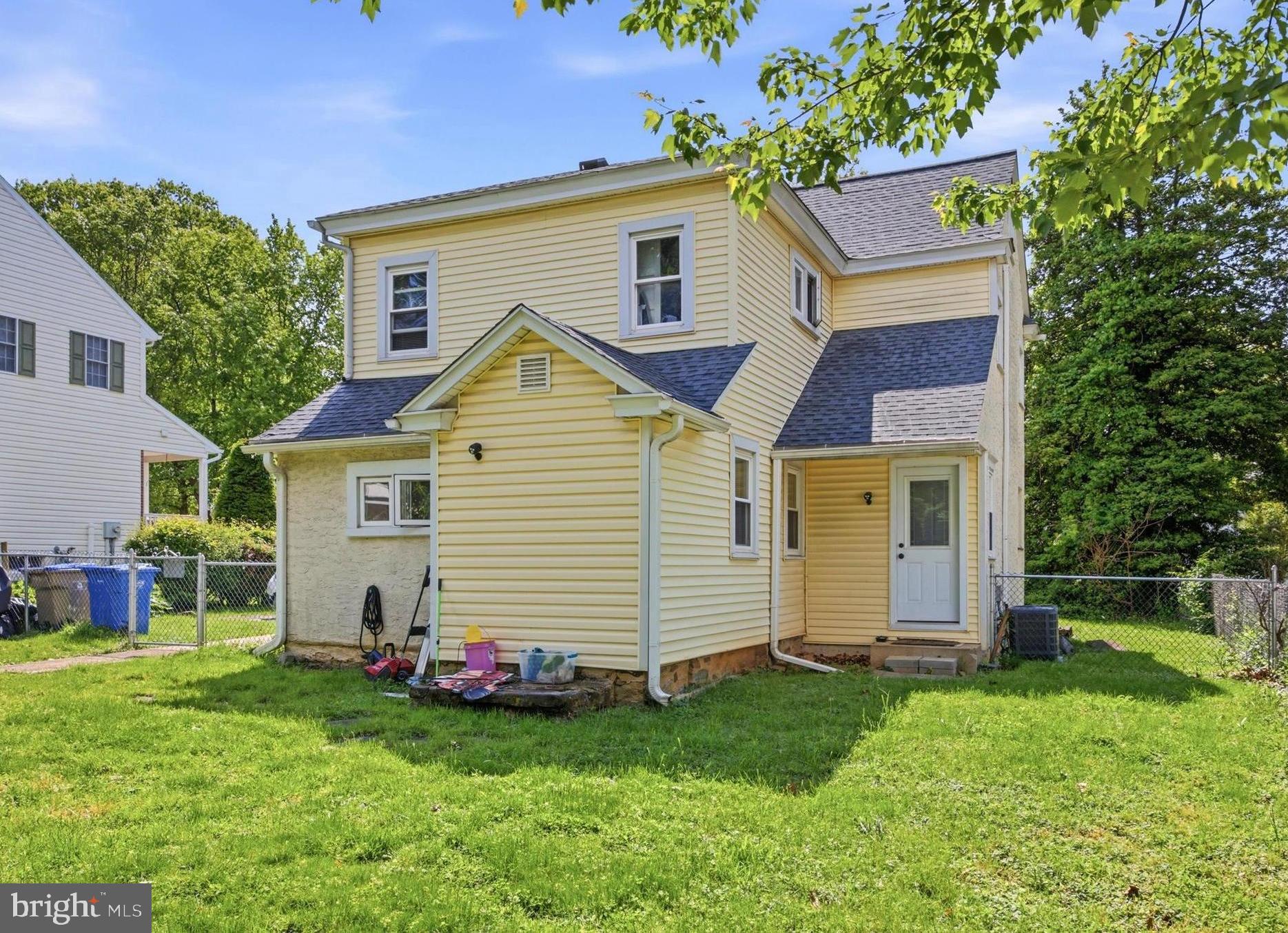 LARCHMONT SQ - Residential