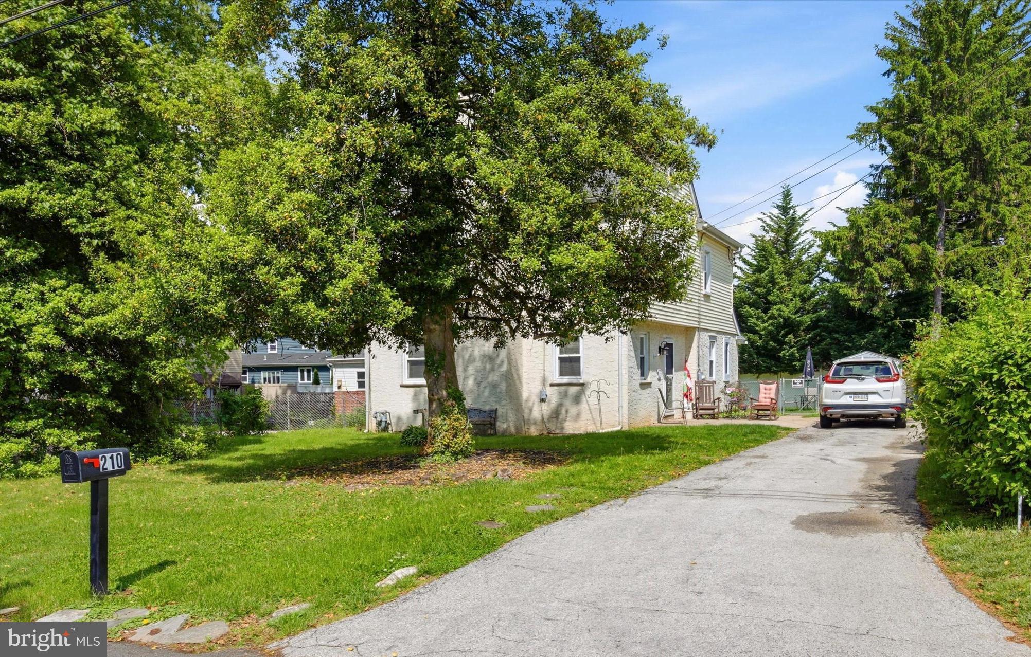 LARCHMONT SQ - Residential