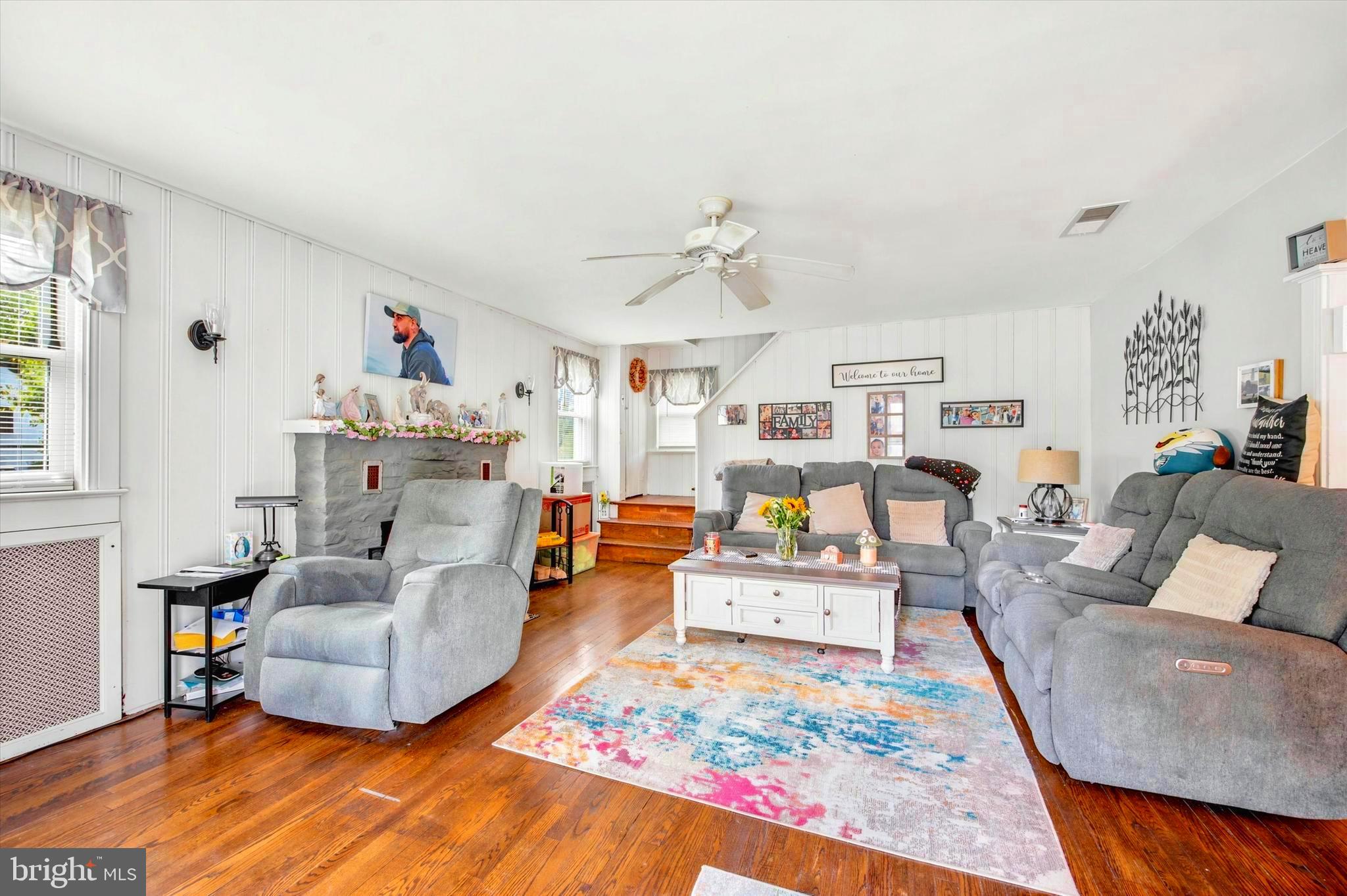 LARCHMONT SQ - Residential