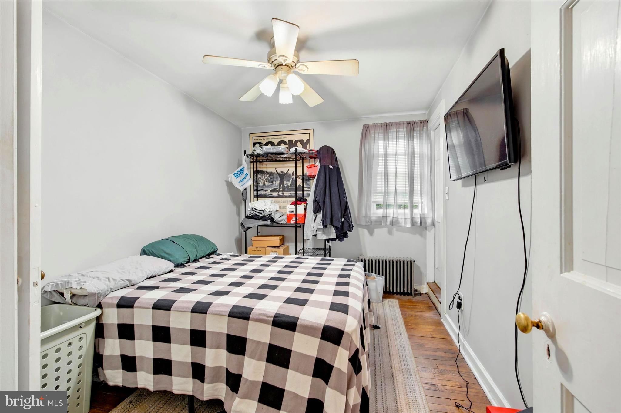 LARCHMONT SQ - Residential