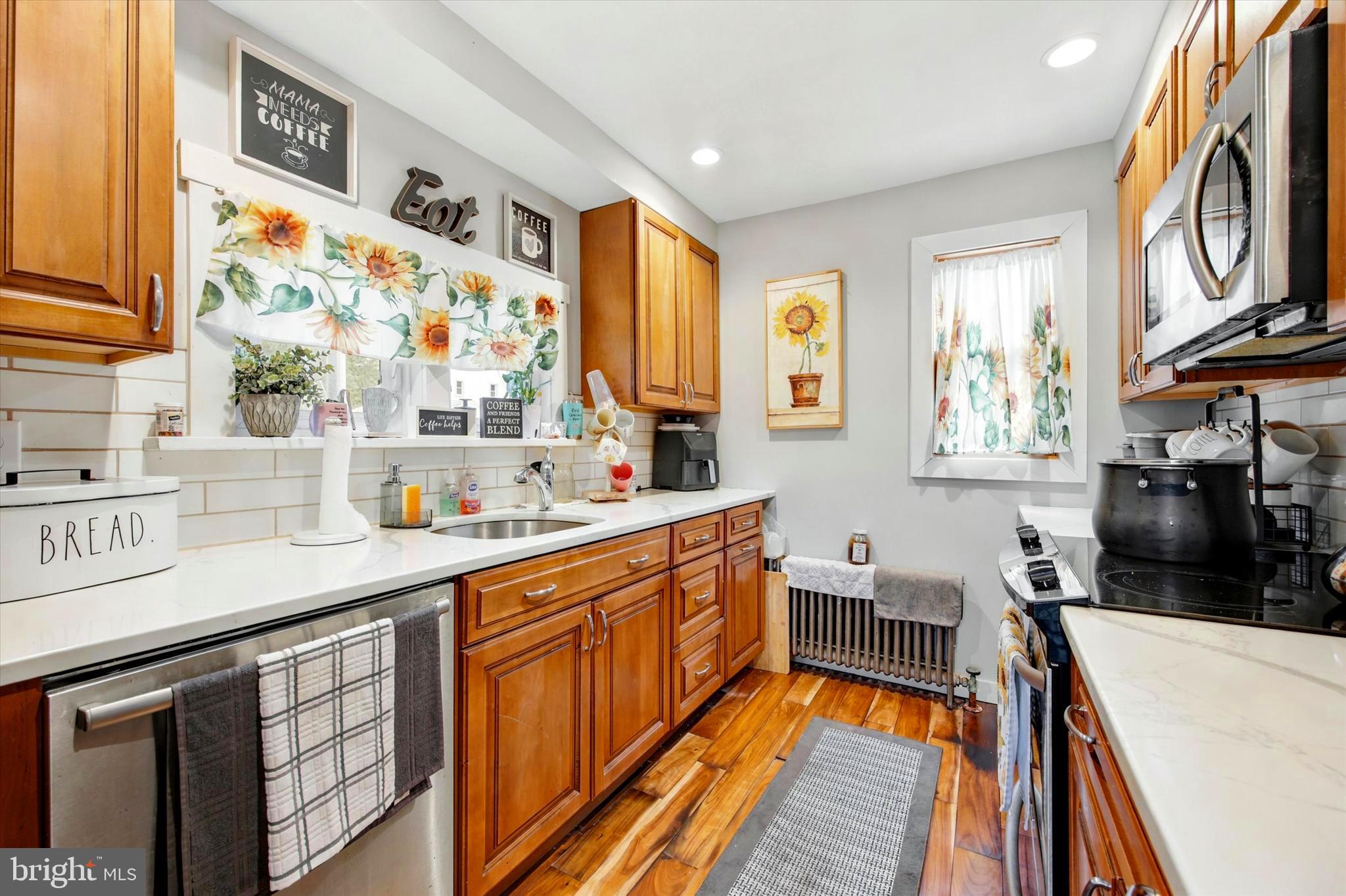 LARCHMONT SQ - Residential