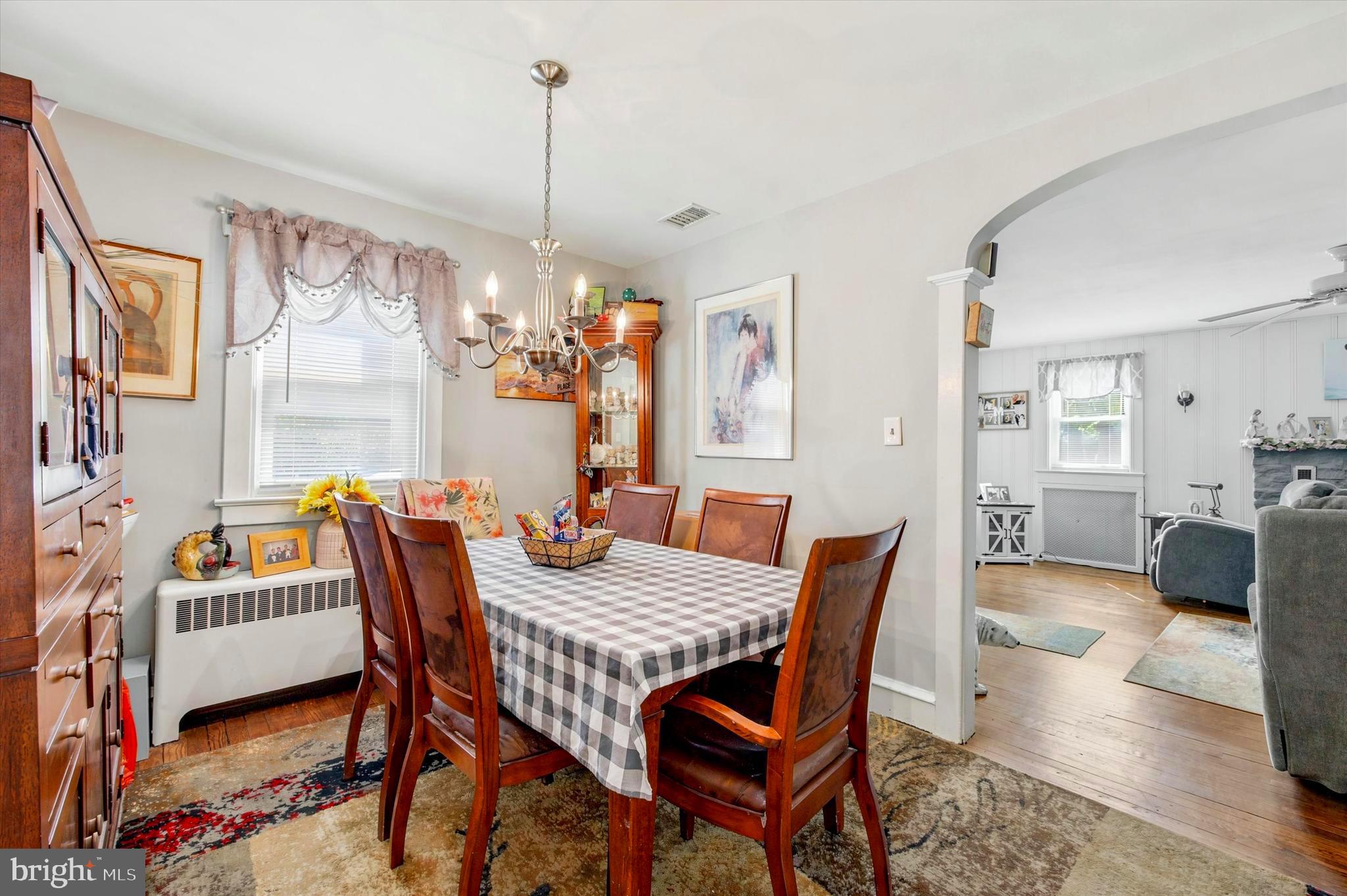 LARCHMONT SQ - Residential