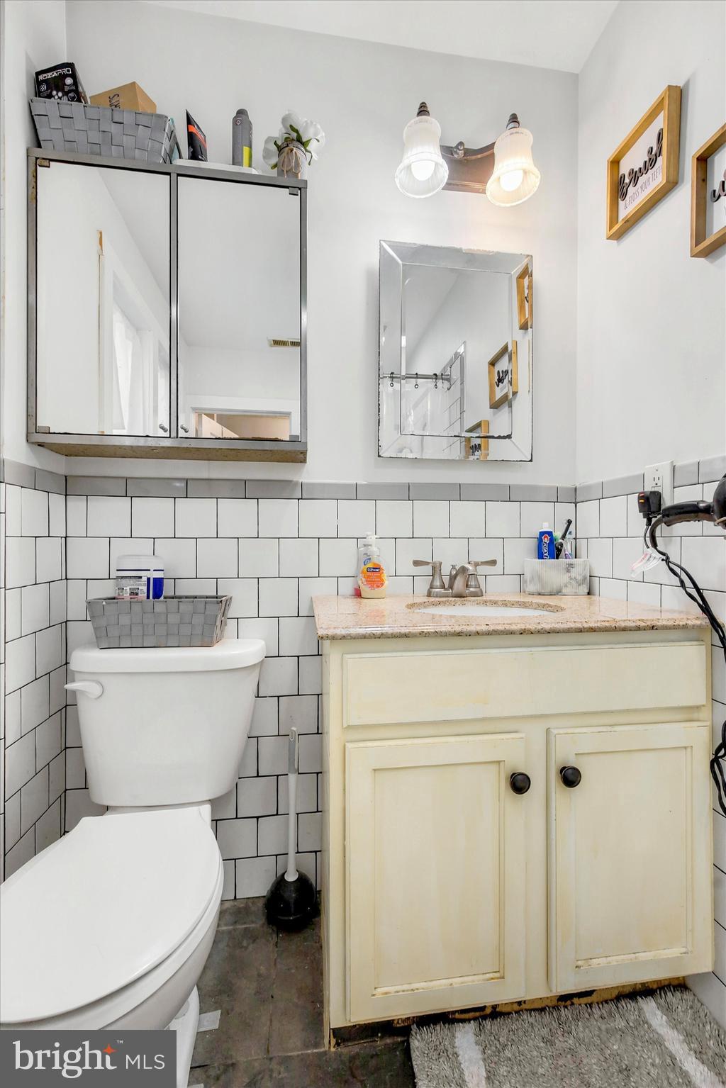 LARCHMONT SQ - Residential