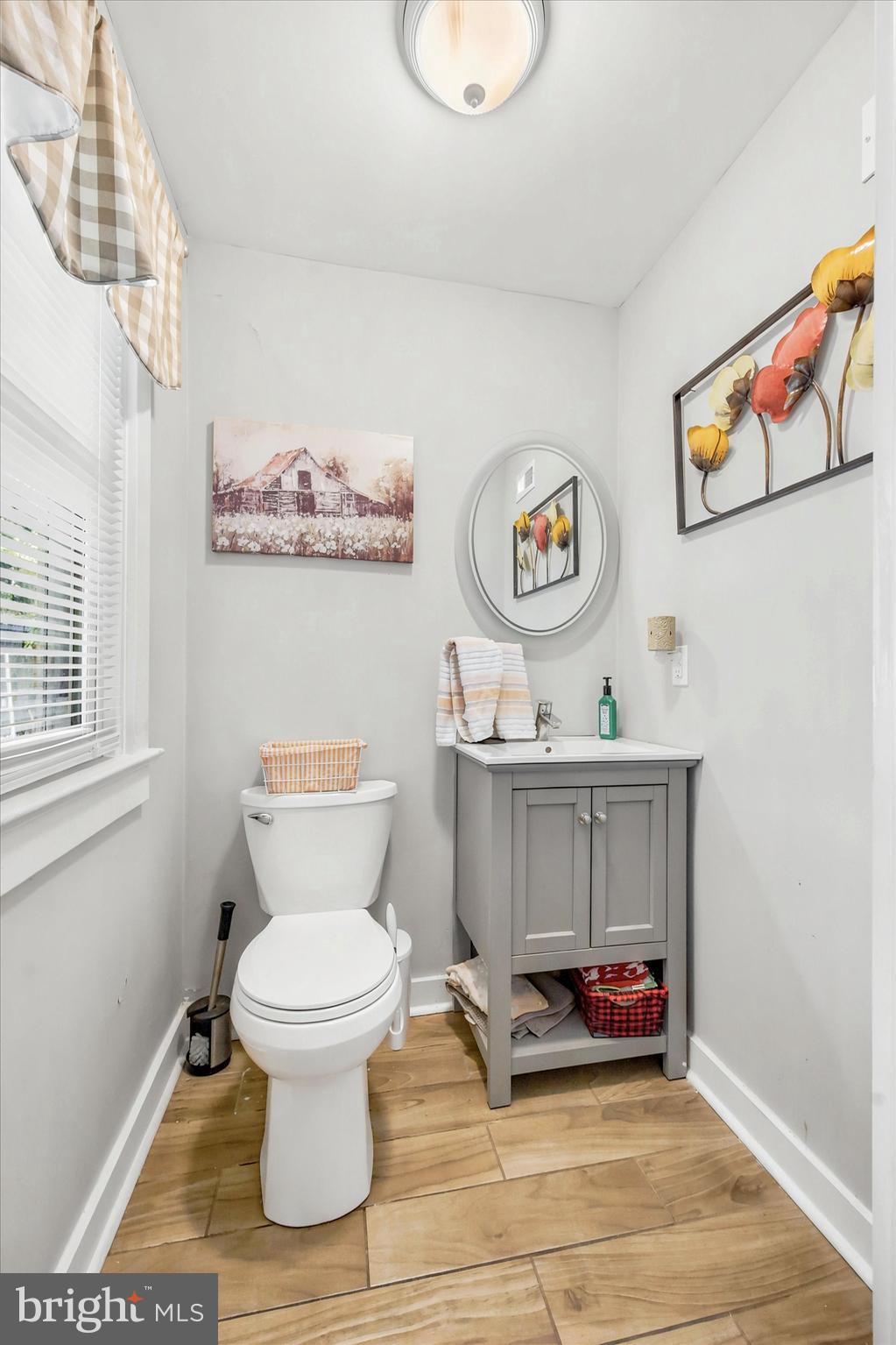 LARCHMONT SQ - Residential