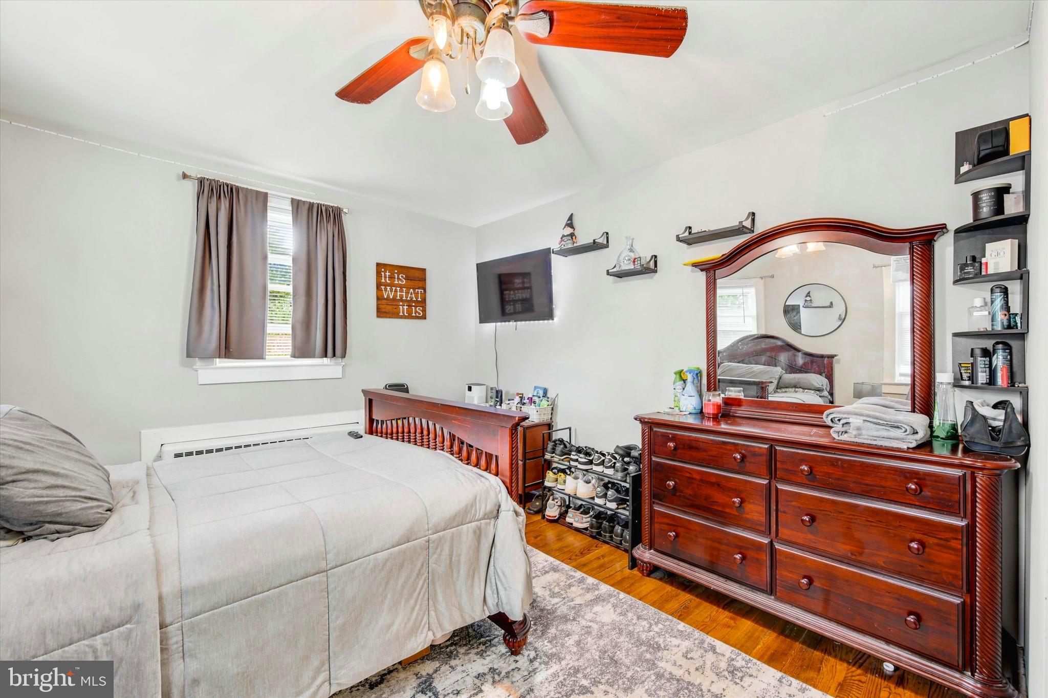 LARCHMONT SQ - Residential