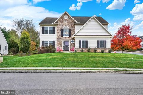 Photo of 4 Bunker Hill, MILLERSVILLE, PA 17551 (MLS # PALA2079618)