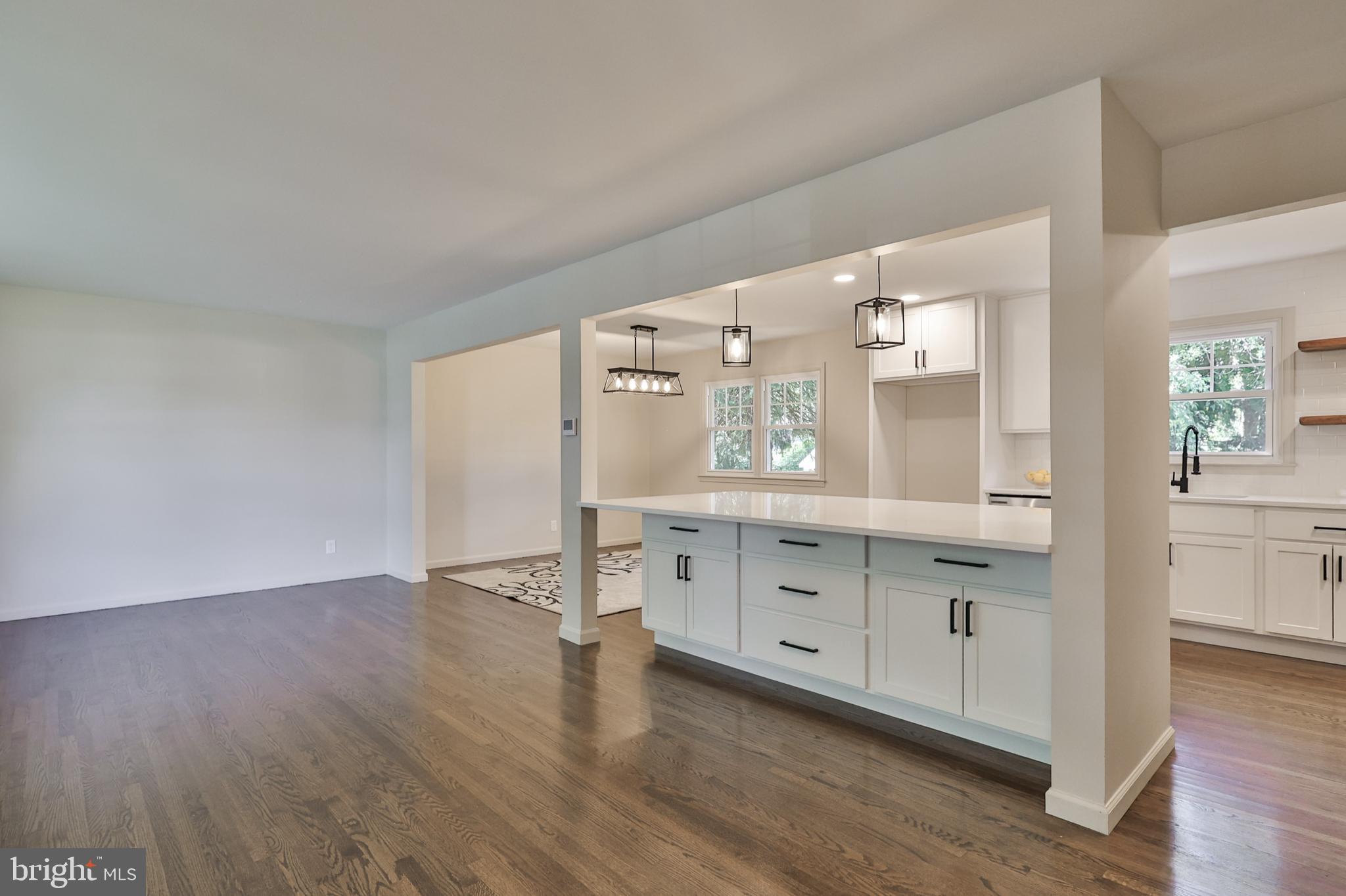 5 W CHEROKEE STREET
