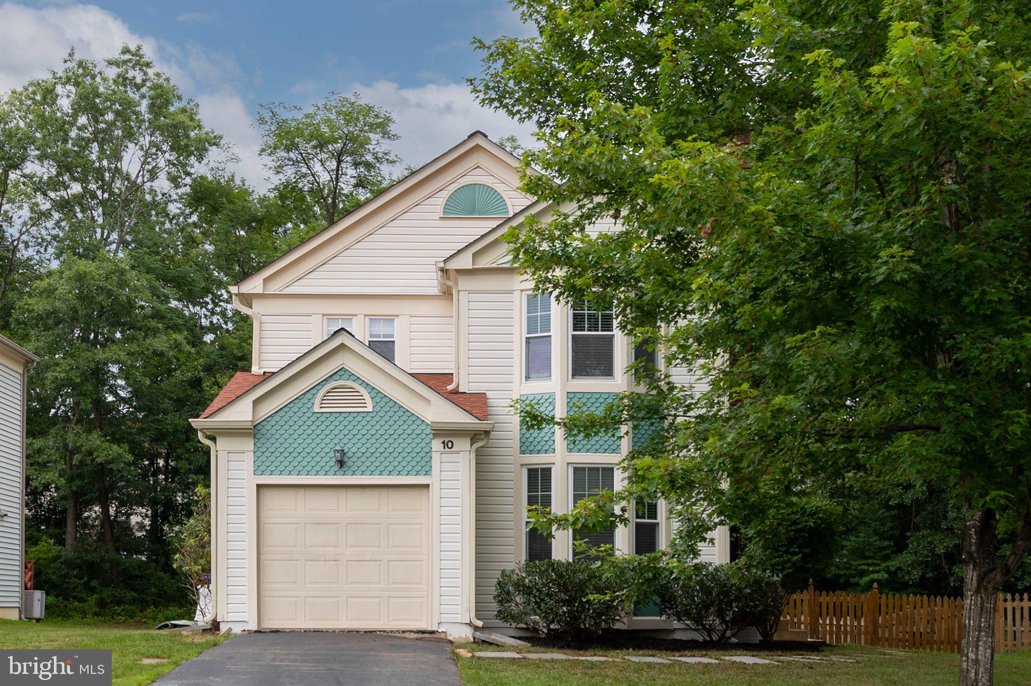 10 FENTON WOOD DRIVE