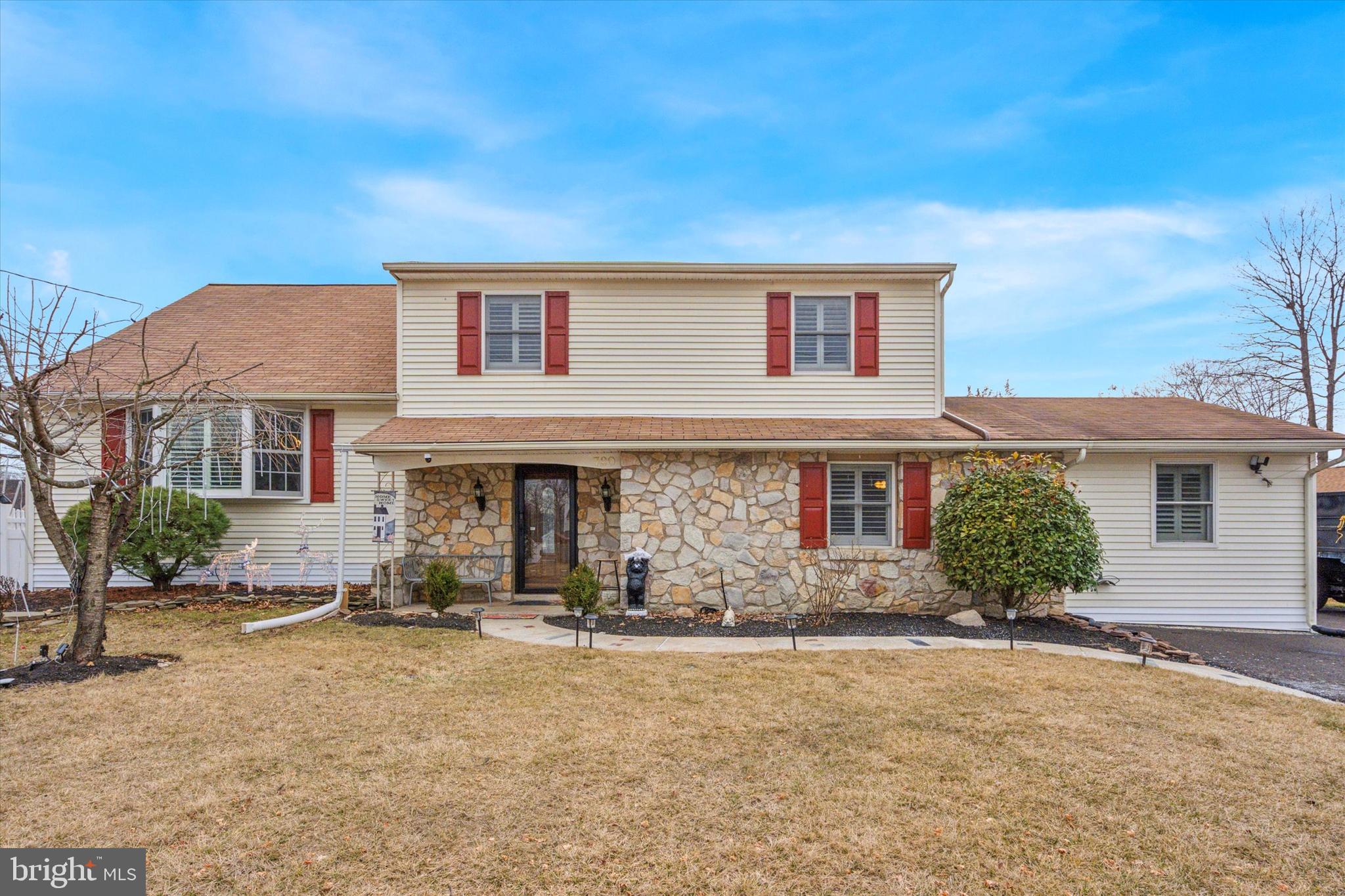 Open House – Saturday, March 1, from 12 to 2 PM! Spacious 6-Bedroom Detached Home with Modern Upgrades & Huge Backyard – Includes 1-Year Home Warranty!
Don't miss this incredible opportunity to tour a detached 6-bedroom, 2.5-bathroom home with over 2,800 sq. ft. of living space! This property features a modern open-concept kitchen, spacious rooms, and ample natural light throughout.
As you enter, you're greeted by an inviting living and dining area that flows effortlessly into the open kitchen, perfect for entertaining. The first-floor bathroom has been beautifully renovated, adding a fresh, modern touch.
Upstairs, you'll find spacious bedrooms with brand-new flooring, large closets, and plenty of storage.
The finished basement, professionally waterproofed, offers additional living space—ideal for a family room, home office, or gym.
Step outside to the huge backyard, perfect for relaxation and outdoor gatherings. A dedicated firepit area adds to the charm, making it a great space to enjoy year-round.
This home also offers a private driveway with space for up to 4 vehicles, providing convenience and ample parking.
Move-in ready and backed by a 1-year home warranty for added peace of mind!