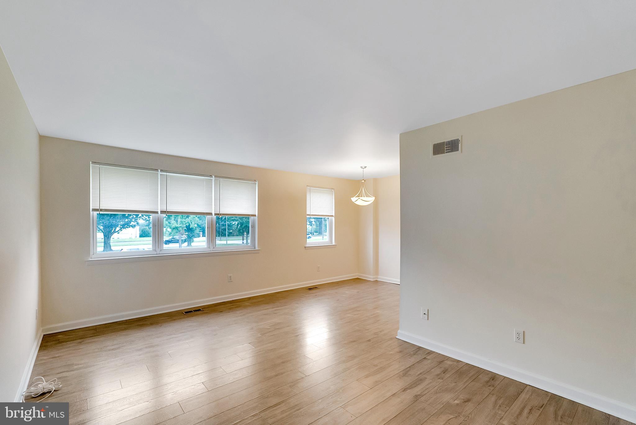 9754 E ROOSEVELT BOULEVARD 1