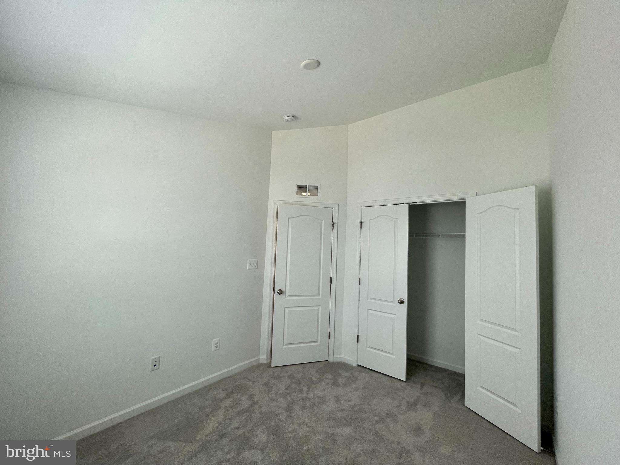 HUNTFIELD - Residential Lease