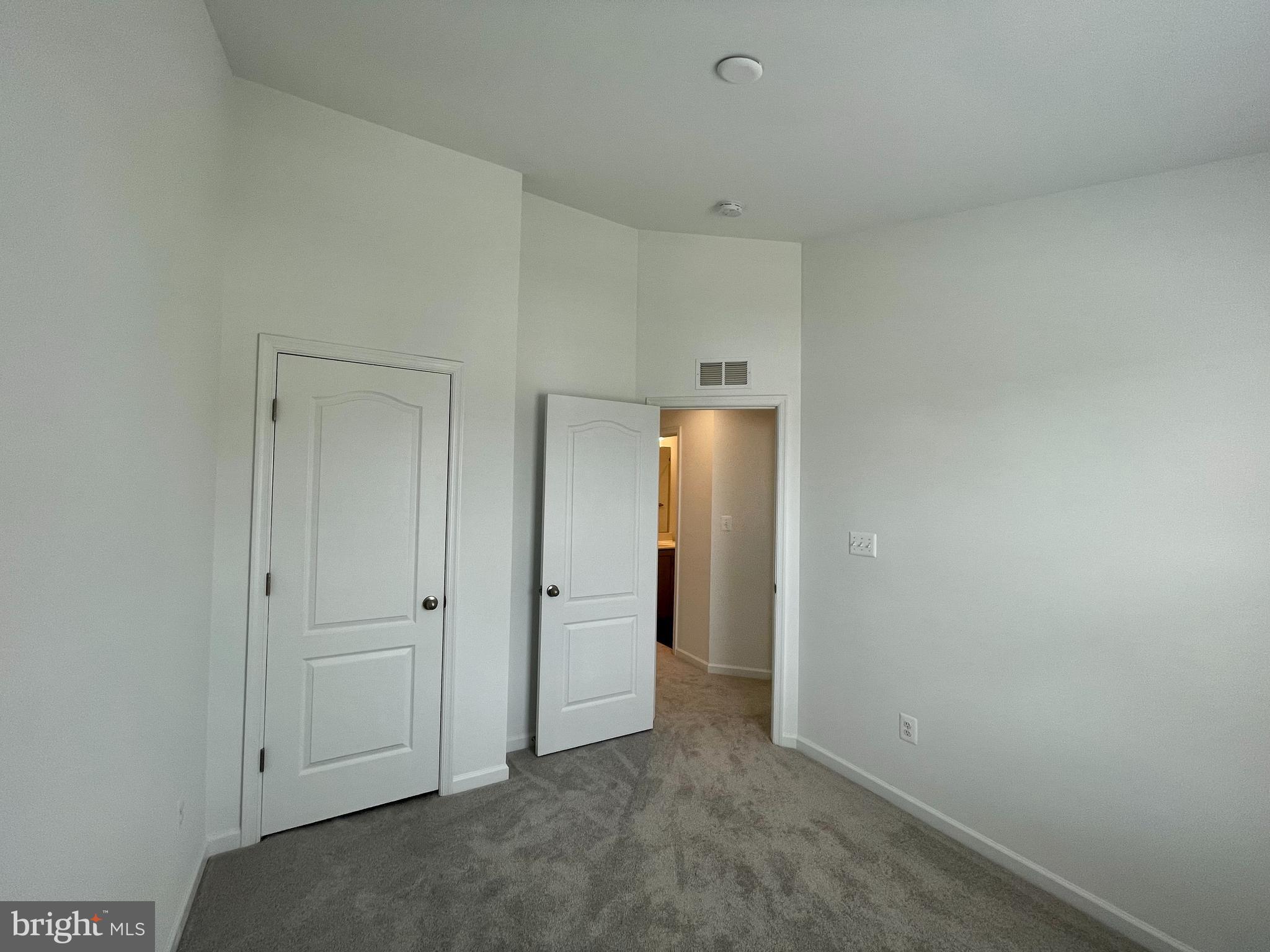 HUNTFIELD - Residential Lease