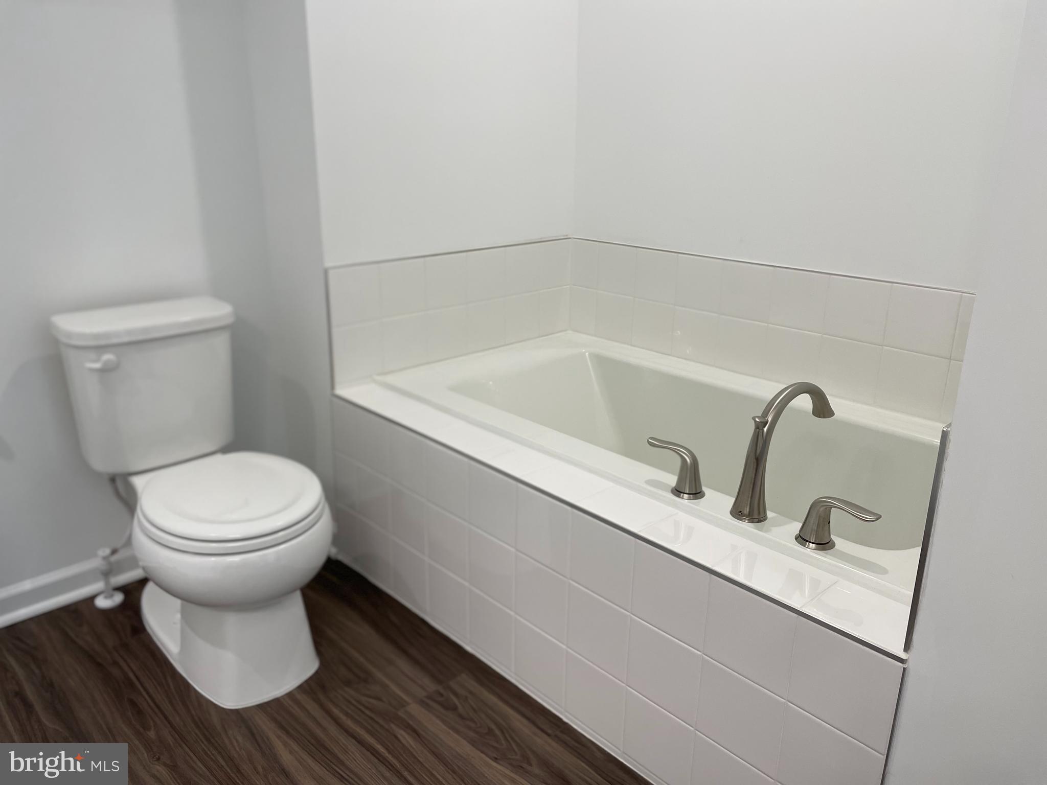 HUNTFIELD - Residential Lease