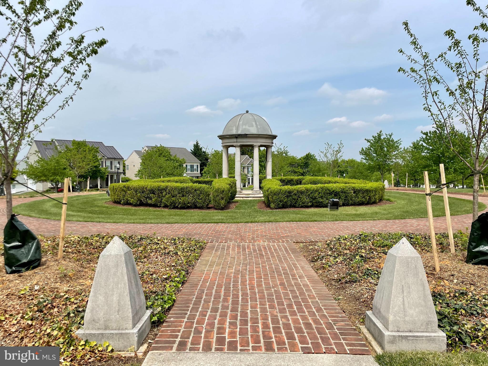 HUNTFIELD - Residential Lease