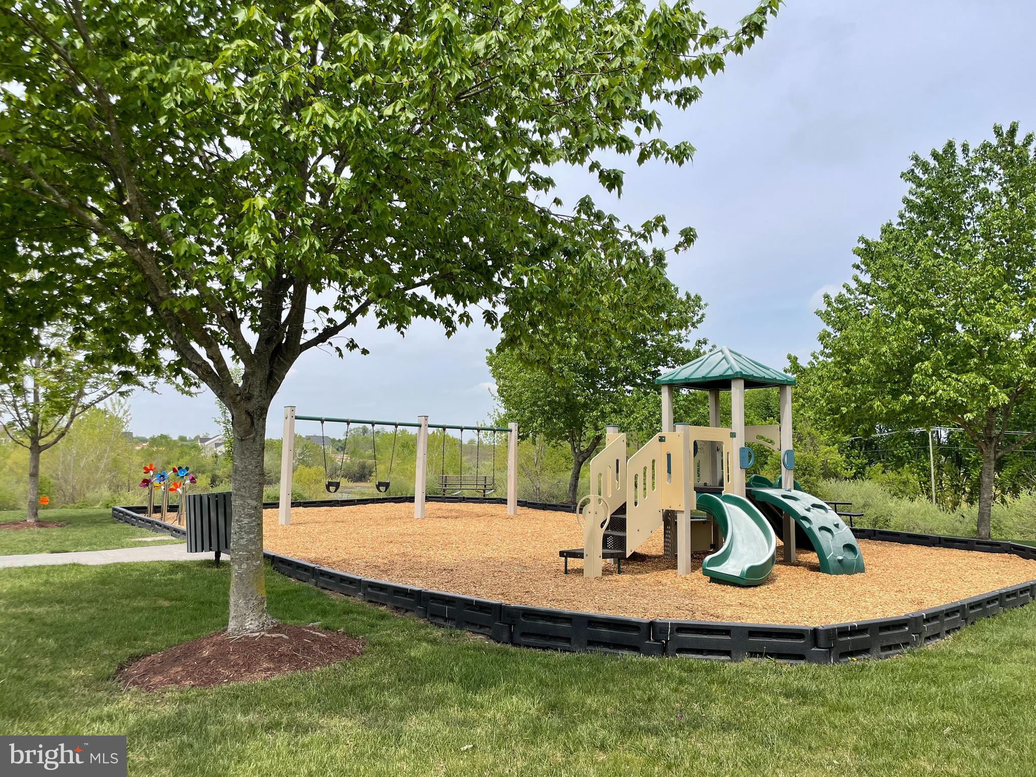 HUNTFIELD - Residential Lease