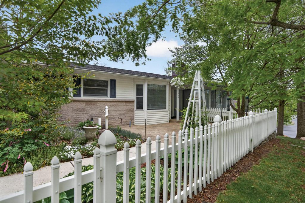 Photo of 605 Groff Avenue, ELIZABETHTOWN, PA 17022 (MLS # PALA2087208)