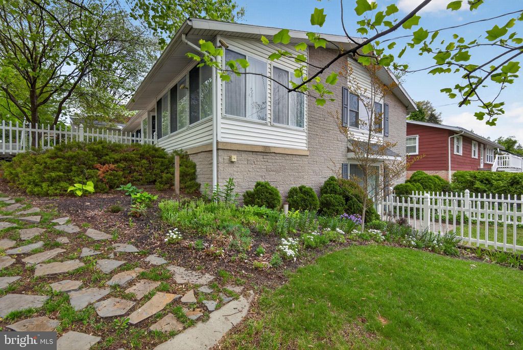 Photo of 605 Groff Avenue, ELIZABETHTOWN, PA 17022 (MLS # PALA2087208)