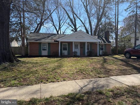 Photo of 412 Patrick Lane, HERNDON, VA 20170 (MLS # VAFX2292494)