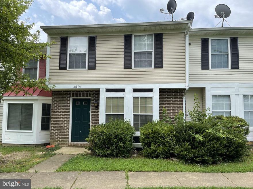 2 story townhome features: 3 Bedrooms, 2.5 baths, kitchen , living room. Access to community pool and only minutes from Patuxent River NAS, restaurant & shopping.  Great investment property, property  is currently rented.