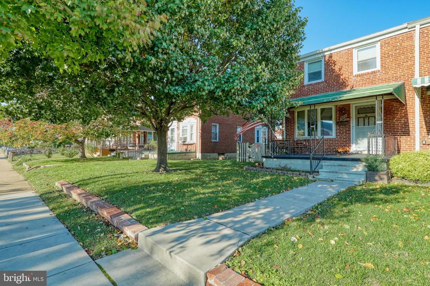 Get three of your very own parking spots with this nicely cared for end of group row house in West Inverness.  Many recent updates including kitchen appliances, beautiful refinished wood floors, metal entry doors, storm doors and a brand new roof.  Looking for a backyard oasis?  Look no further, complete with a partially covered patio, cabana curtains, a large shed and board on board fencing surrounding the perfectly landscaped lot.   This property even has large trees providing shaded areas.  Don't wait, go see it!