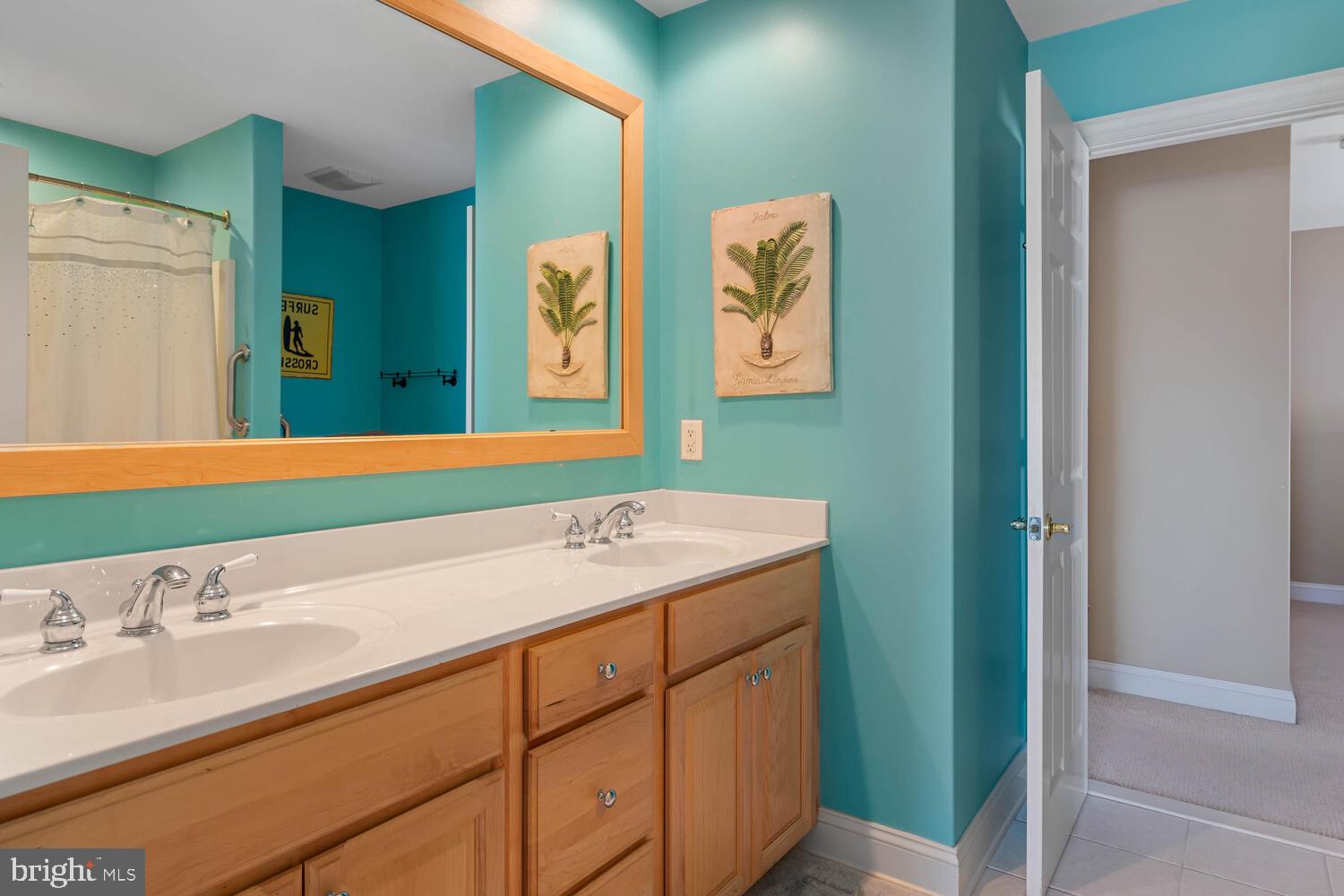 LIGHTHOUSE SOUND - Residential