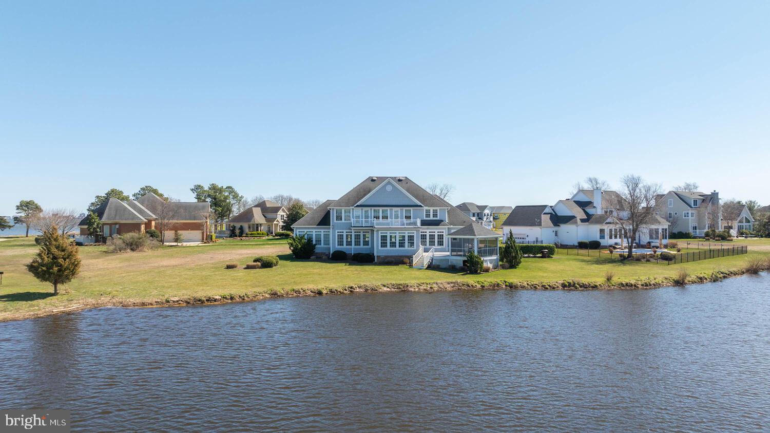 LIGHTHOUSE SOUND - Residential