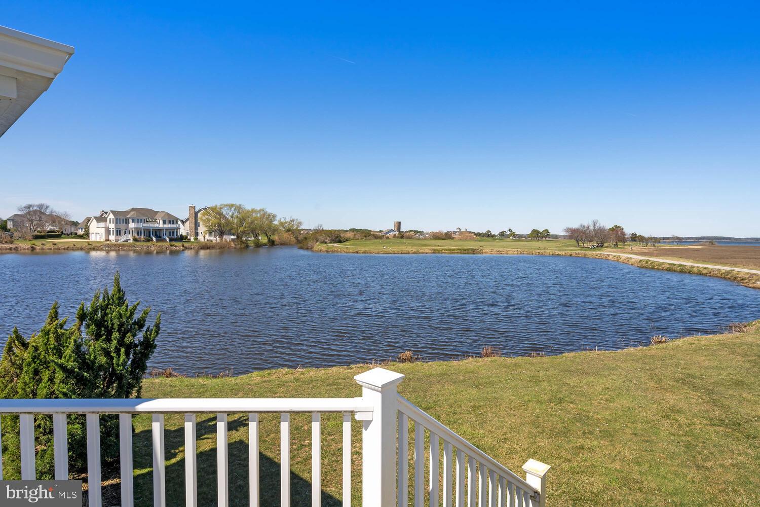 LIGHTHOUSE SOUND - Residential