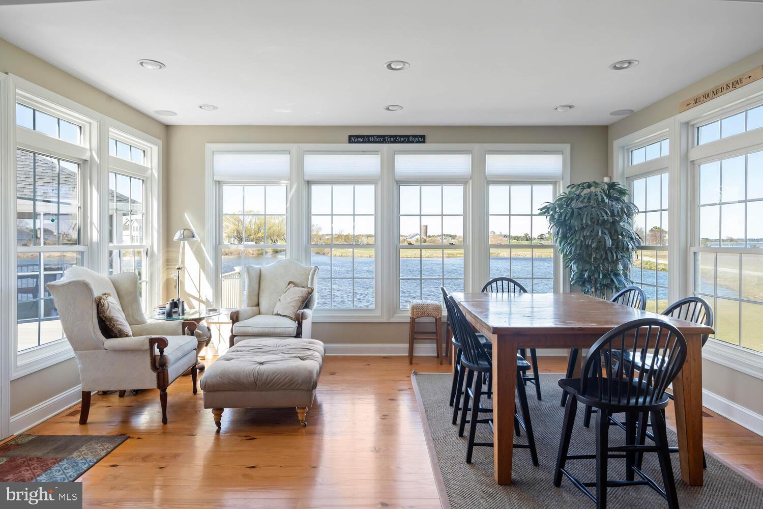 LIGHTHOUSE SOUND - Residential