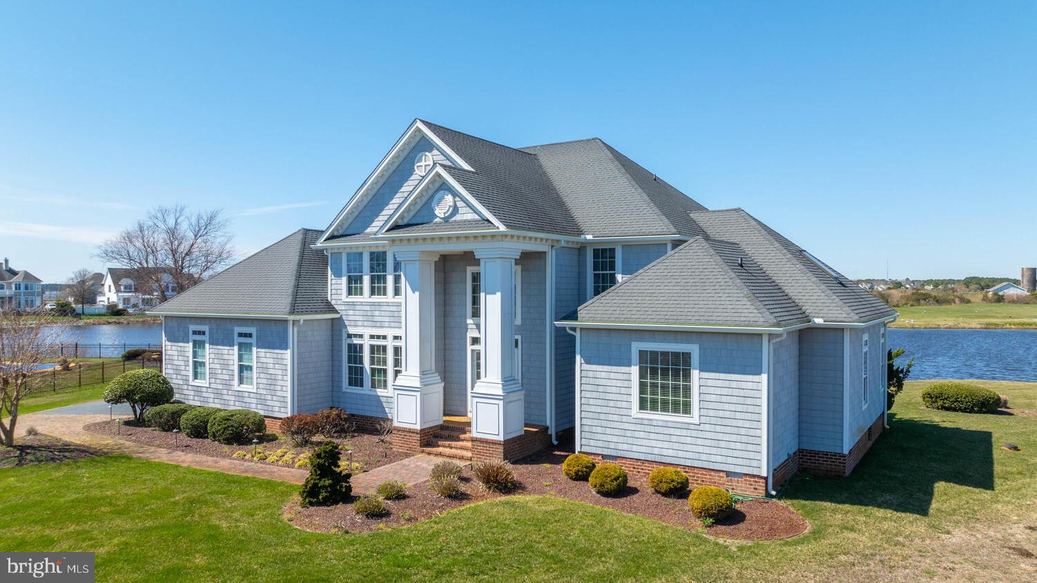 LIGHTHOUSE SOUND - Residential