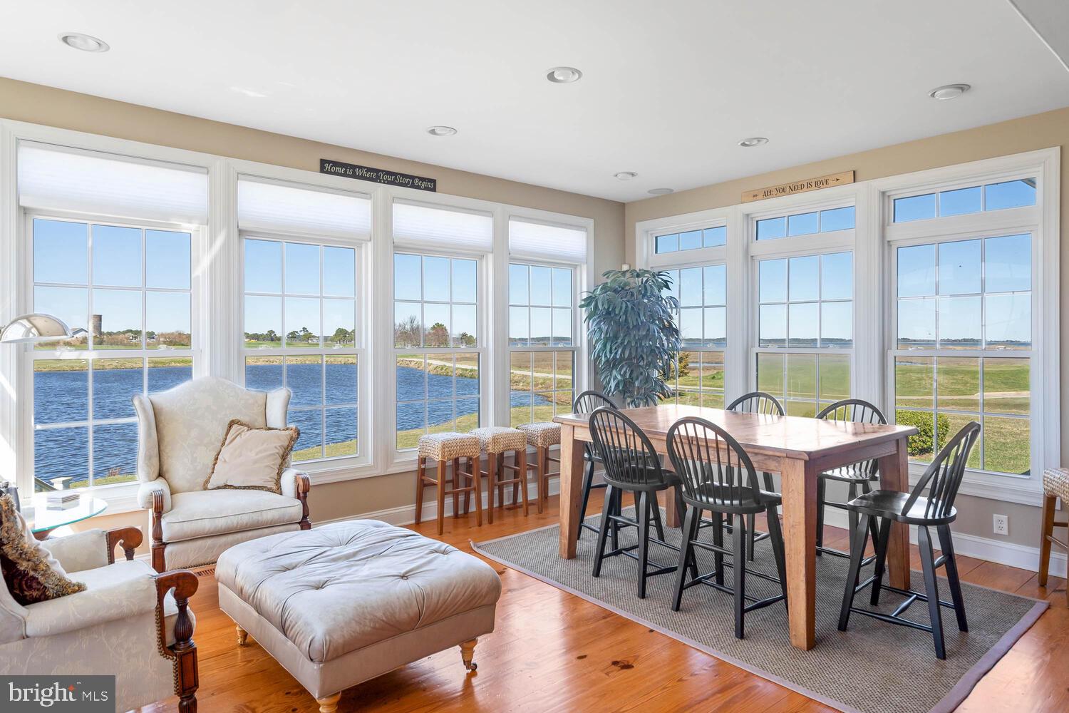 LIGHTHOUSE SOUND - Residential