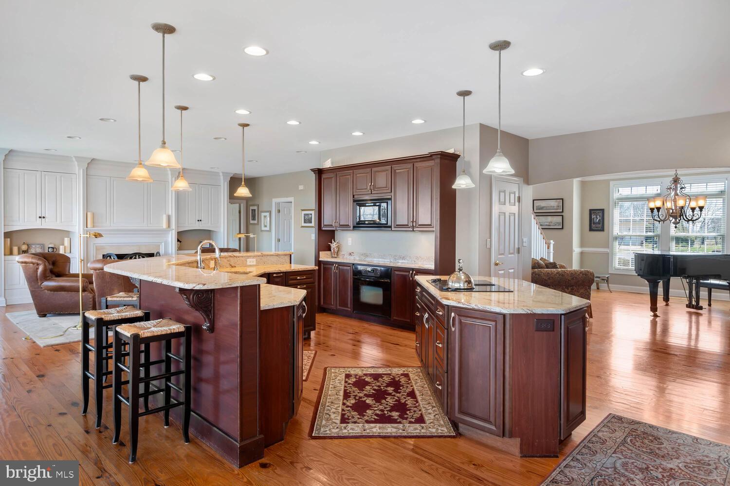 LIGHTHOUSE SOUND - Residential