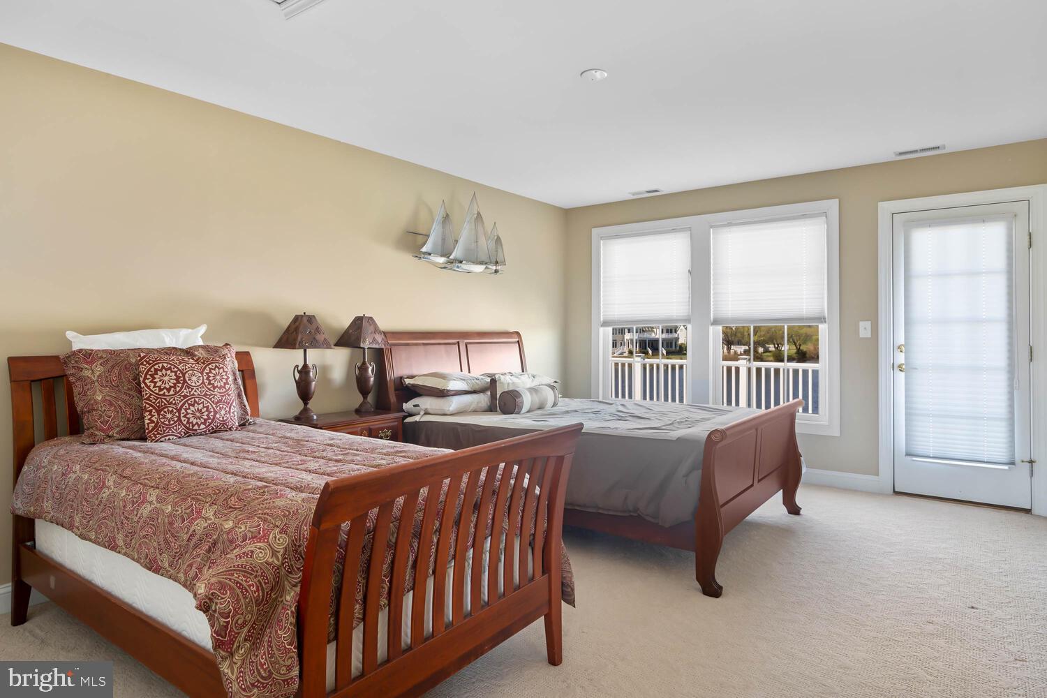 LIGHTHOUSE SOUND - Residential