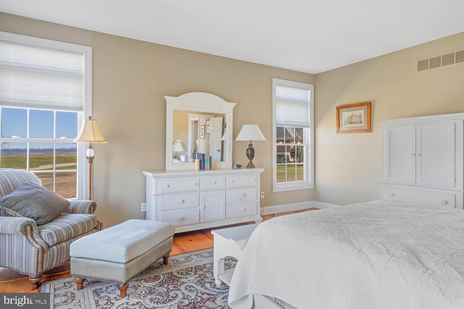 LIGHTHOUSE SOUND - Residential