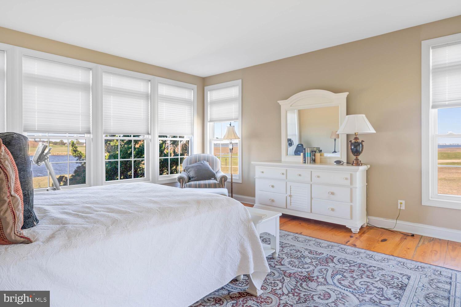 LIGHTHOUSE SOUND - Residential