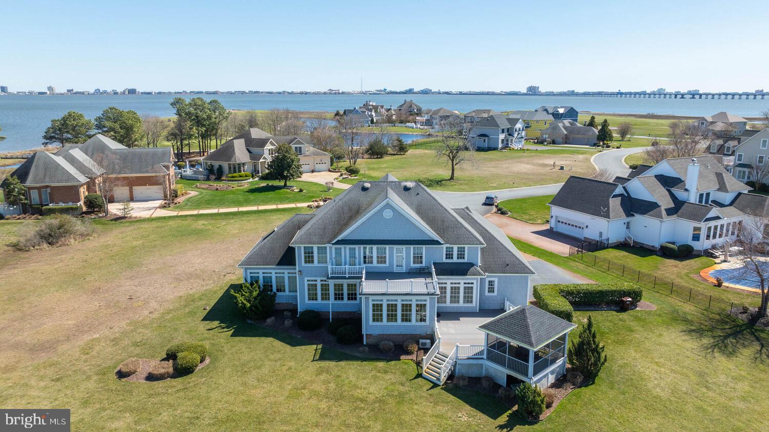 LIGHTHOUSE SOUND - Residential