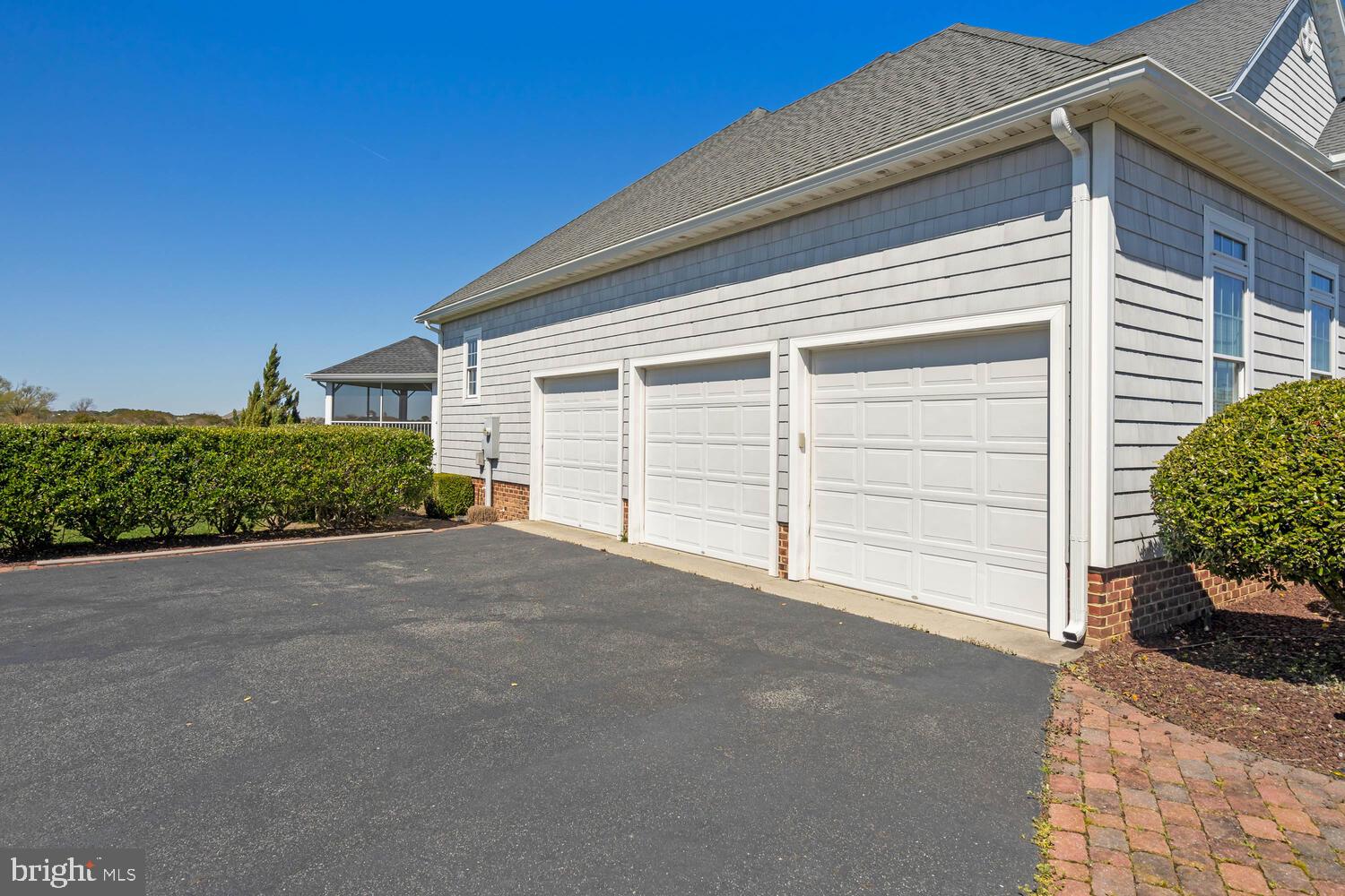 LIGHTHOUSE SOUND - Residential