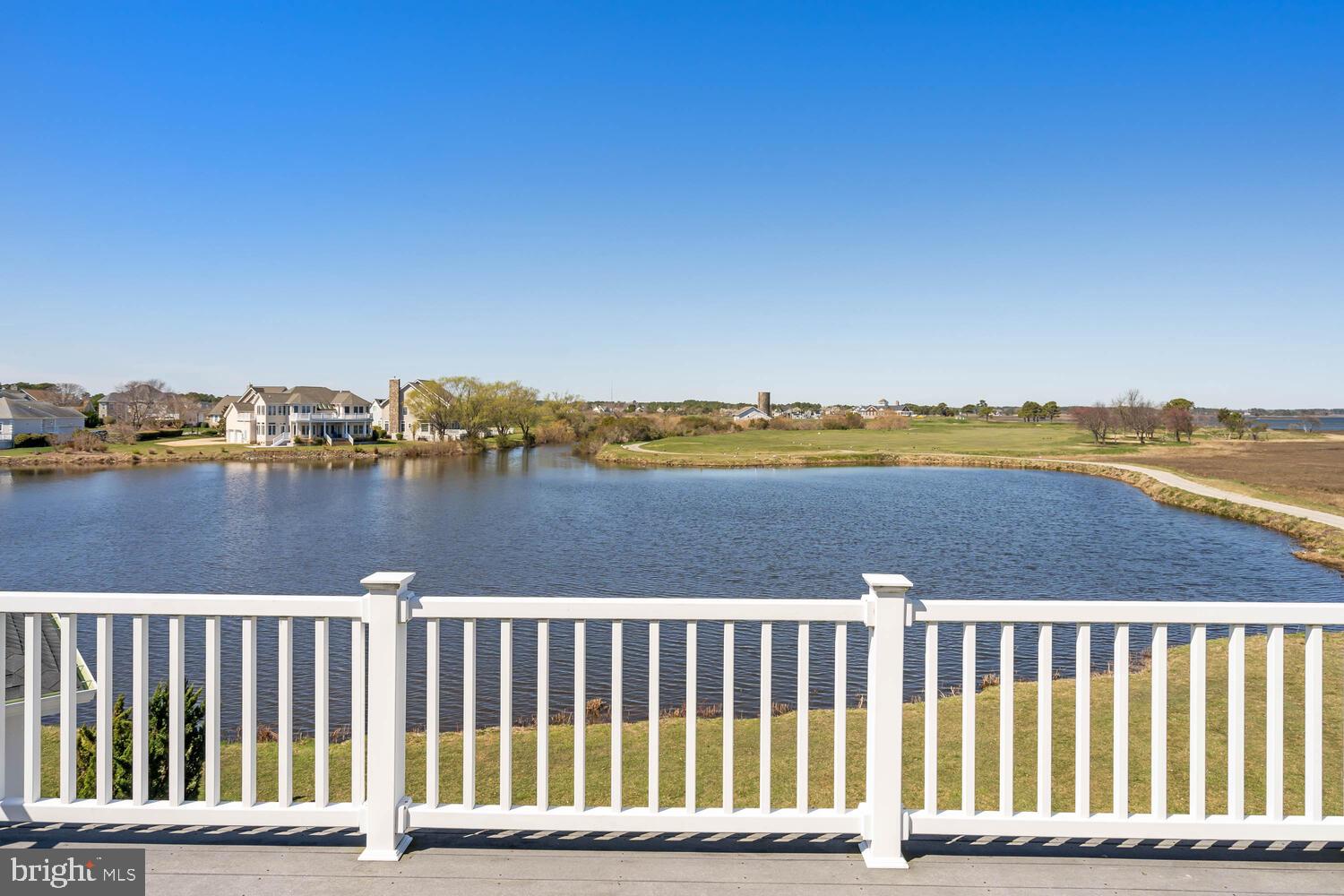 LIGHTHOUSE SOUND - Residential