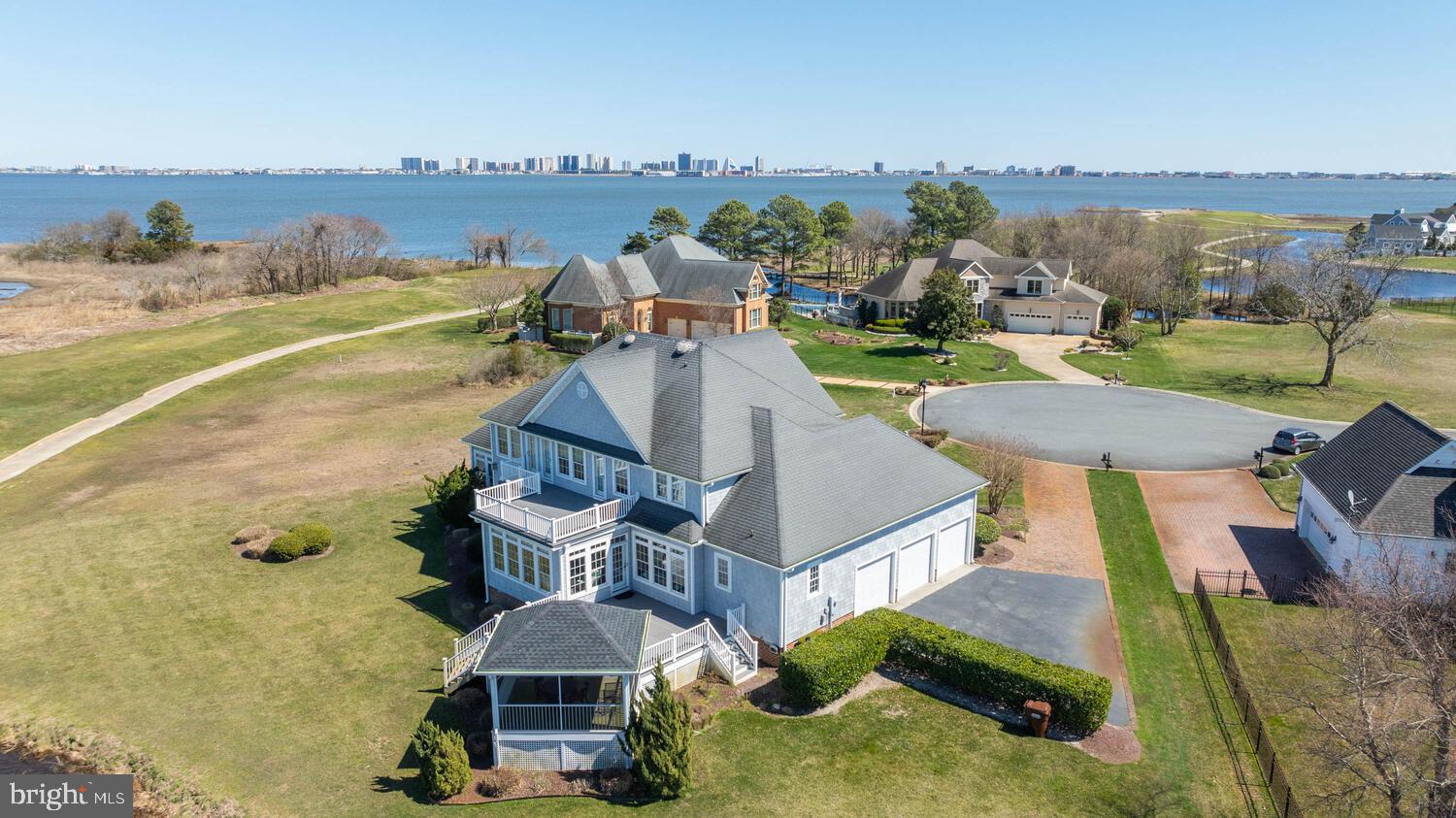 LIGHTHOUSE SOUND - Residential