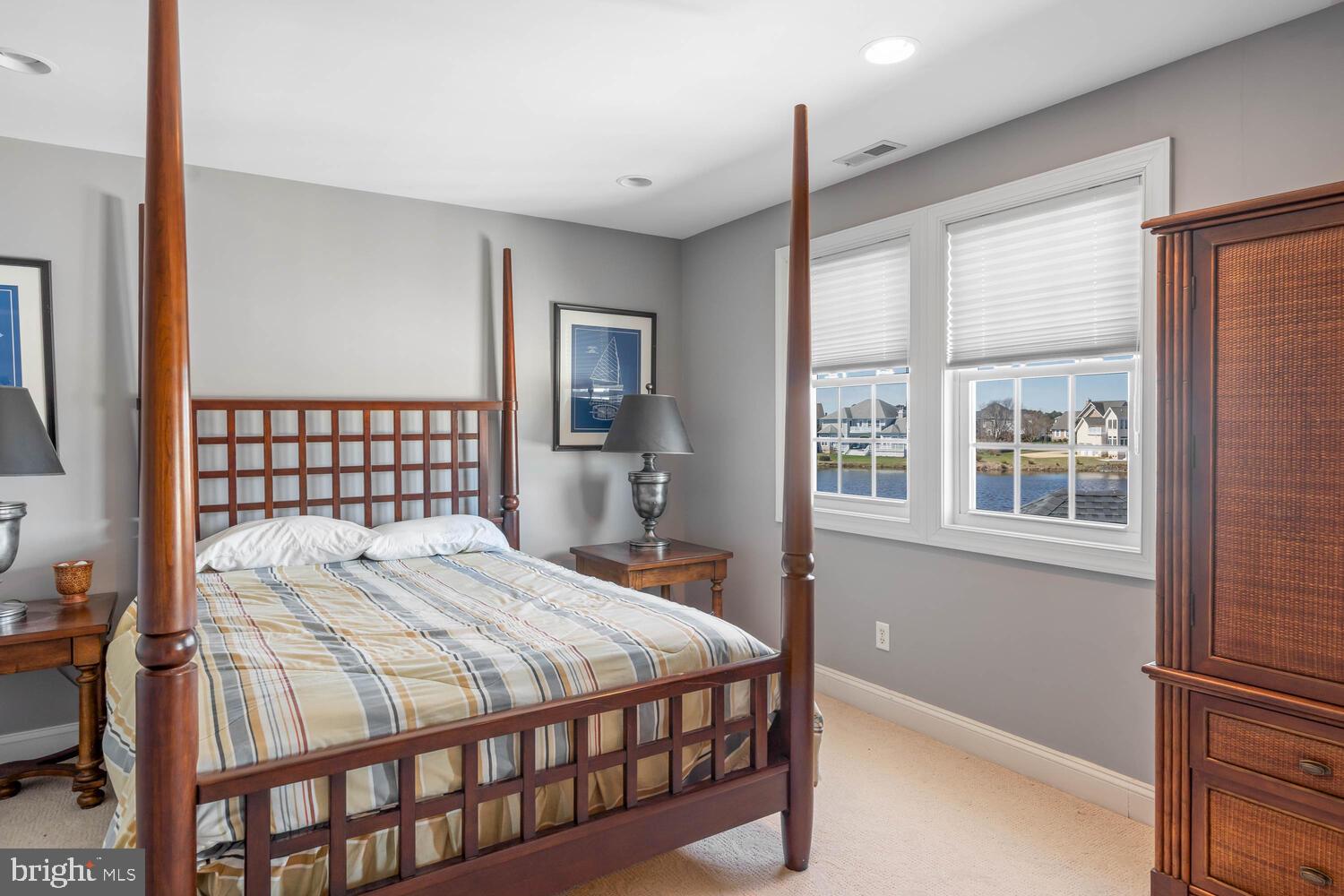 LIGHTHOUSE SOUND - Residential