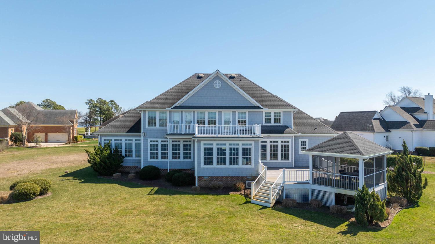 LIGHTHOUSE SOUND - Residential