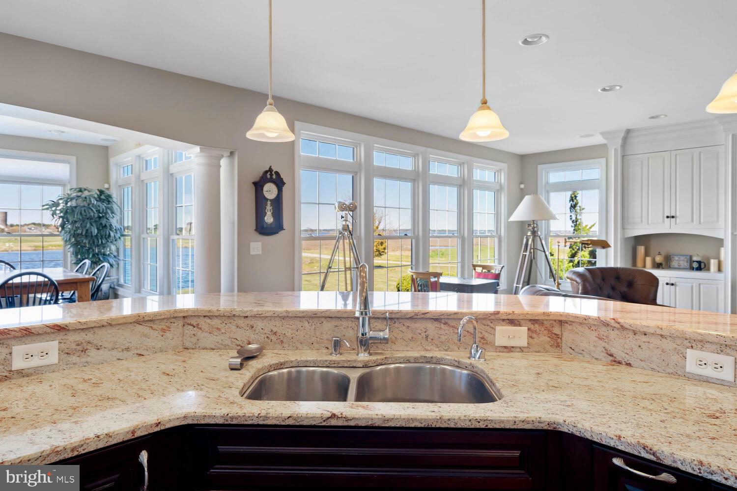 LIGHTHOUSE SOUND - Residential