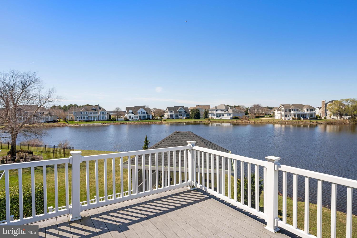 LIGHTHOUSE SOUND - Residential